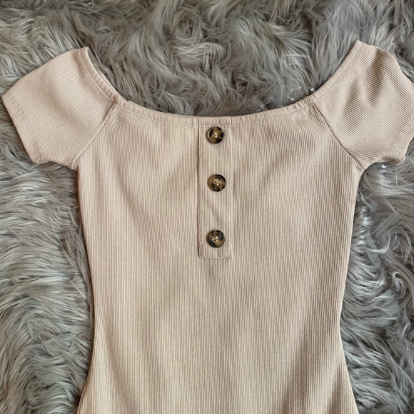 Cream button bodysuit - Picture 2 of 3
